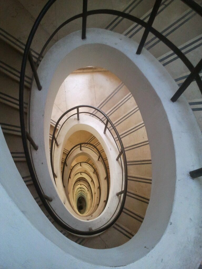 INTERNO MONUMENTO AL MARINAIO BRINDISI