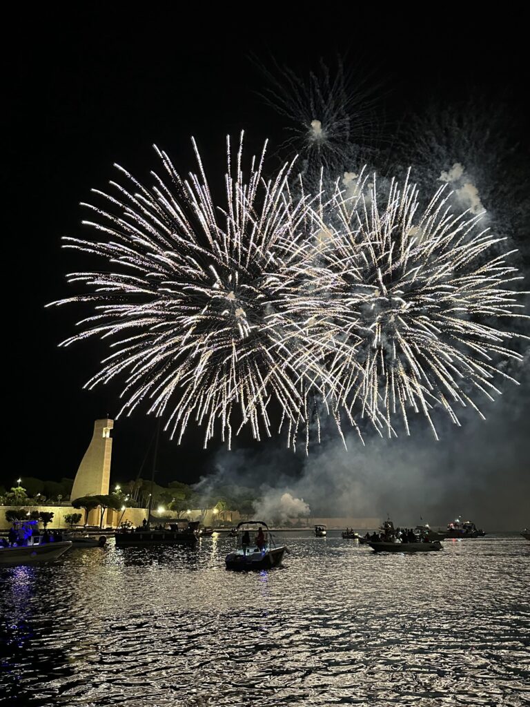 VISTA NOTTURNA MONUMENTO MARINAIO BRINDISI