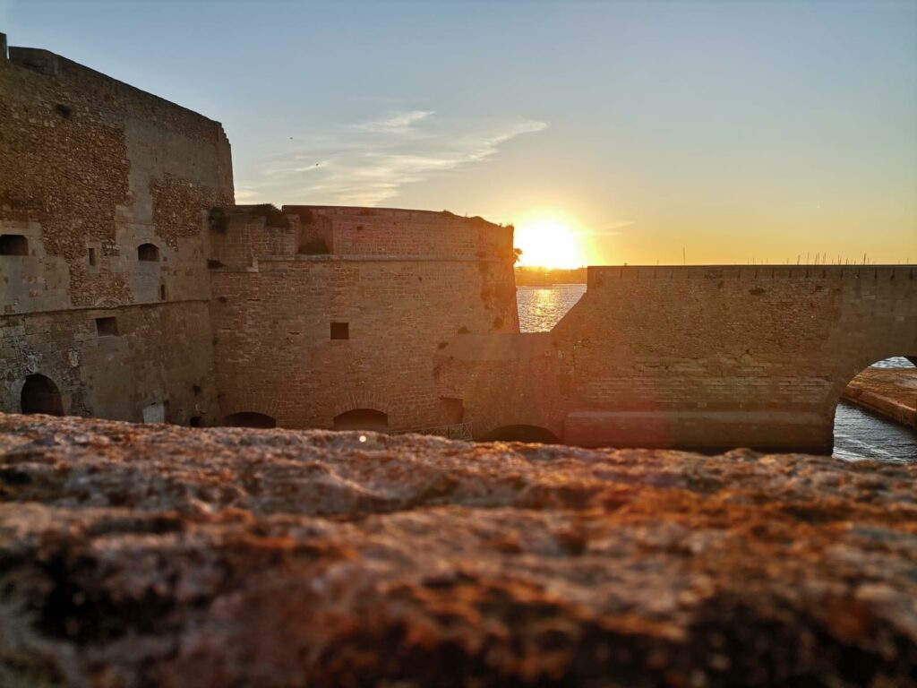 TRAMONTO CASTELLO FORTE A MARE BRINDISI